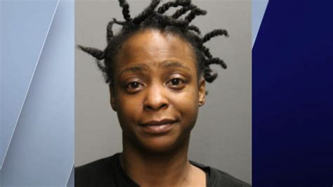 Woman accused 3 armed robberies within minutes of each other in West Town